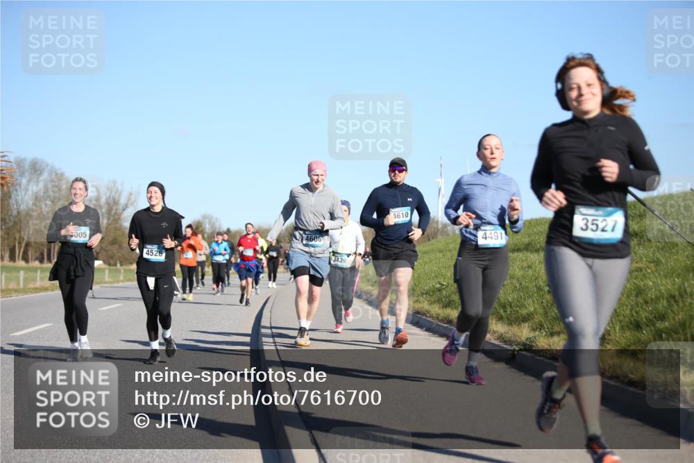 06.04.2025 - 44. Internationalen Wilhelmsburger Insellauf Jannik Wohlers http://msf.ph/oto/7616700 06.04.2025 09:39:14 Laufen 005, 4526, 4606, 3439, 4610, 3527, 4491 meine-sportfotos.de