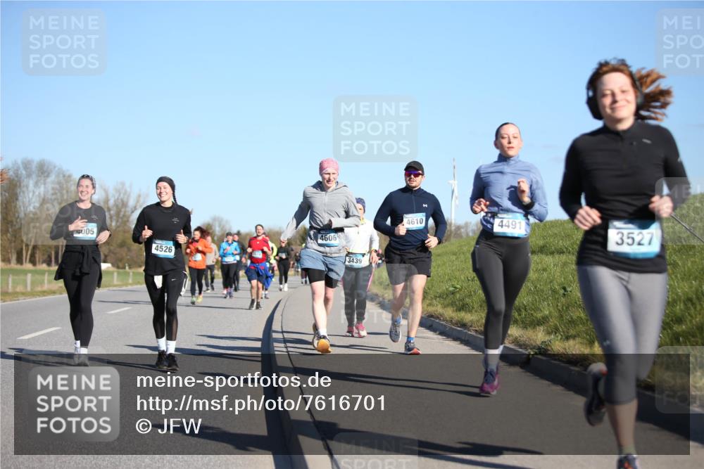 06.04.2025 - 44. Internationalen Wilhelmsburger Insellauf Jannik Wohlers http://msf.ph/oto/7616701 06.04.2025 09:39:14 Laufen 005, 4526, 4606, 3439, 4610, 4491, 3527 meine-sportfotos.de