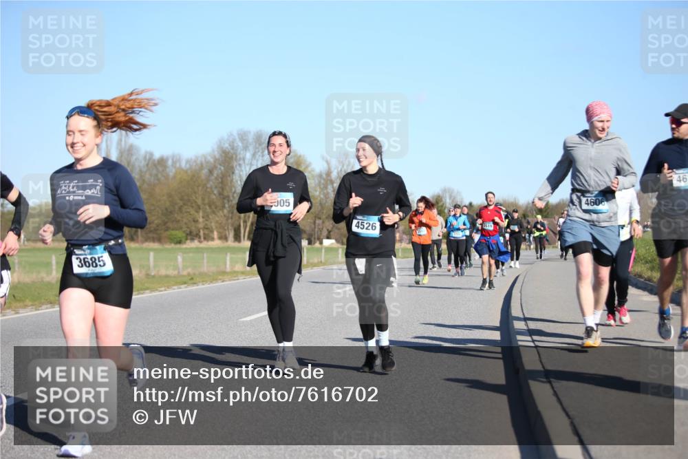 06.04.2025 - 44. Internationalen Wilhelmsburger Insellauf Jannik Wohlers http://msf.ph/oto/7616702 06.04.2025 09:39:15 Laufen 3685, 05, 4526, 3519, 4606, 46 meine-sportfotos.de