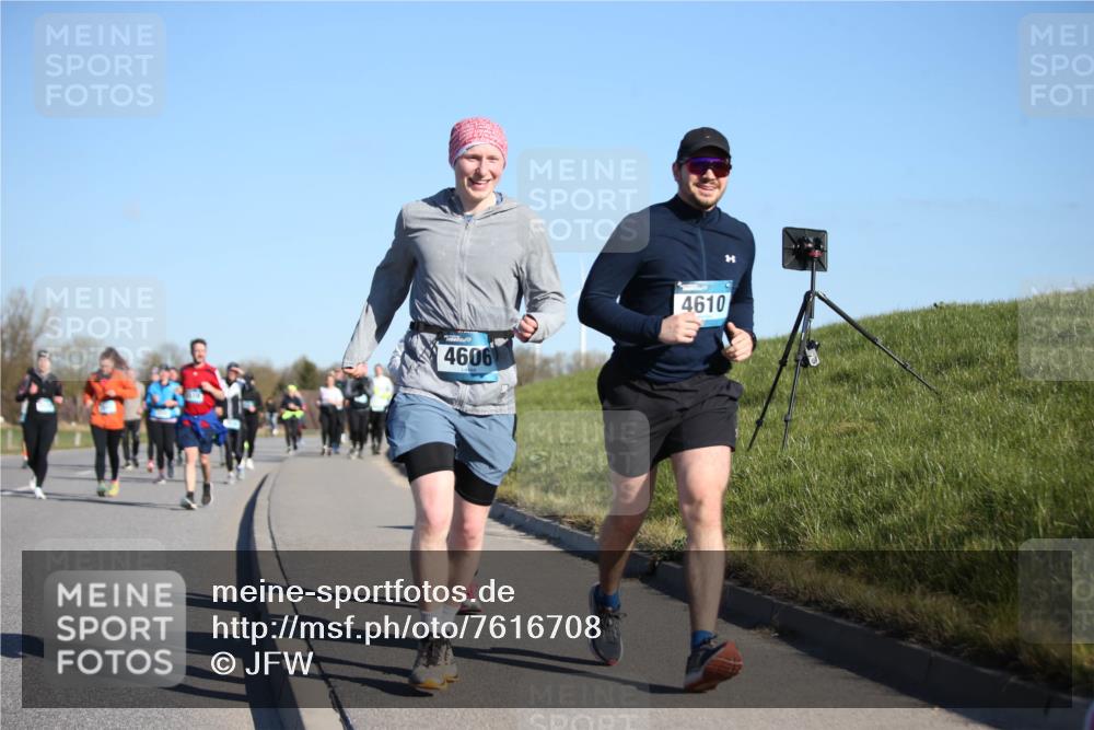 06.04.2025 - 44. Internationalen Wilhelmsburger Insellauf Jannik Wohlers http://msf.ph/oto/7616708 06.04.2025 09:39:16 Laufen 4606, 4610 meine-sportfotos.de