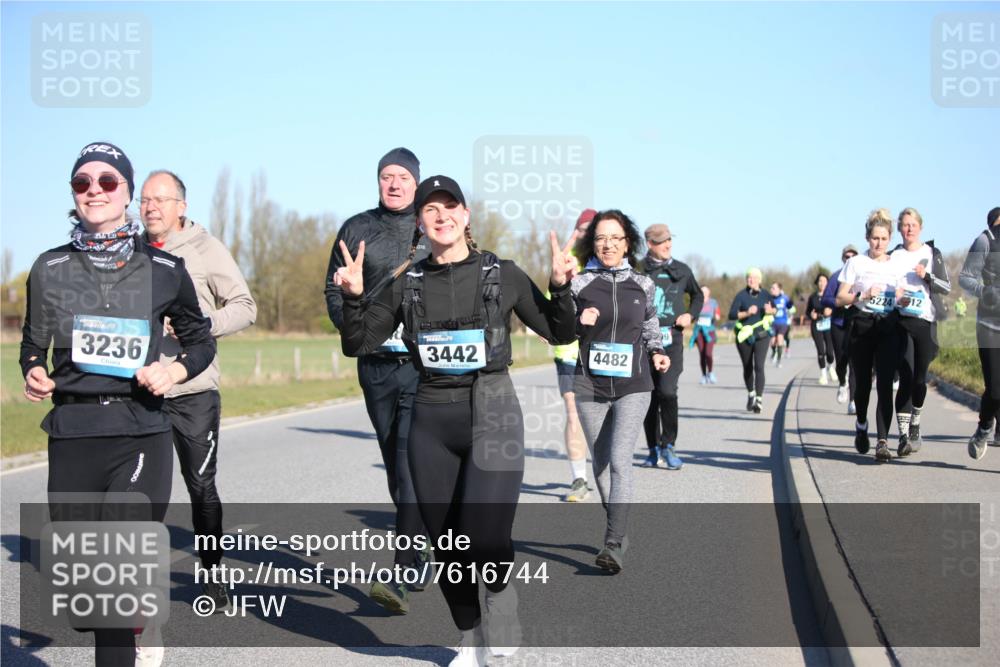 06.04.2025 - 44. Internationalen Wilhelmsburger Insellauf Jannik Wohlers http://msf.ph/oto/7616744 06.04.2025 09:39:27 Laufen 3442, 4482, 3236, 9, 5224, 12 meine-sportfotos.de