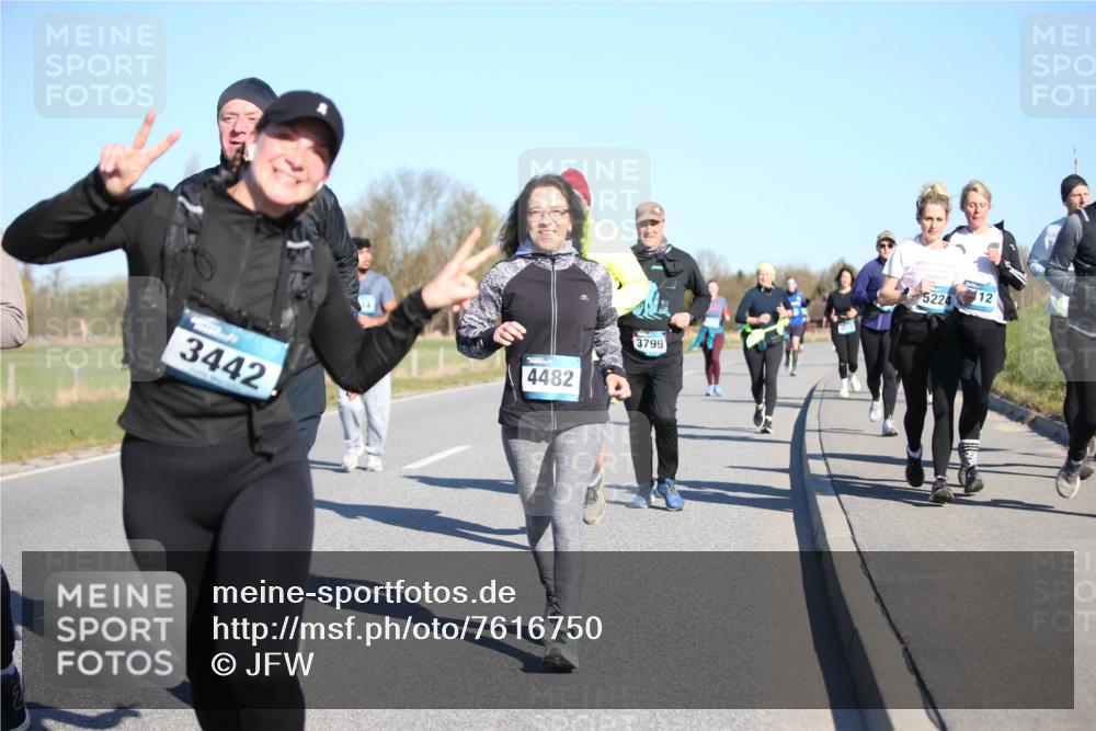 06.04.2025 - 44. Internationalen Wilhelmsburger Insellauf Jannik Wohlers http://msf.ph/oto/7616750 06.04.2025 09:39:28 Laufen 3442, 4482, 3799, 5224, 12 meine-sportfotos.de
