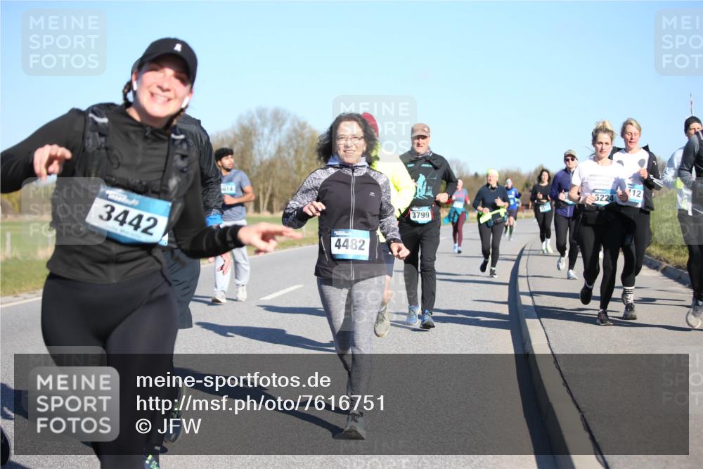06.04.2025 - 44. Internationalen Wilhelmsburger Insellauf Jannik Wohlers http://msf.ph/oto/7616751 06.04.2025 09:39:28 Laufen 3442, 6014, 4482, 3799, 5224, 112 meine-sportfotos.de
