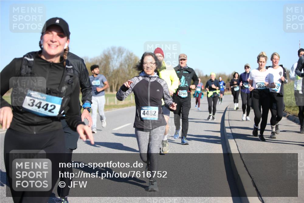 06.04.2025 - 44. Internationalen Wilhelmsburger Insellauf Jannik Wohlers http://msf.ph/oto/7616752 06.04.2025 09:39:28 Laufen 3442, 5014, 4482, 3799, 362, 522, 12 meine-sportfotos.de