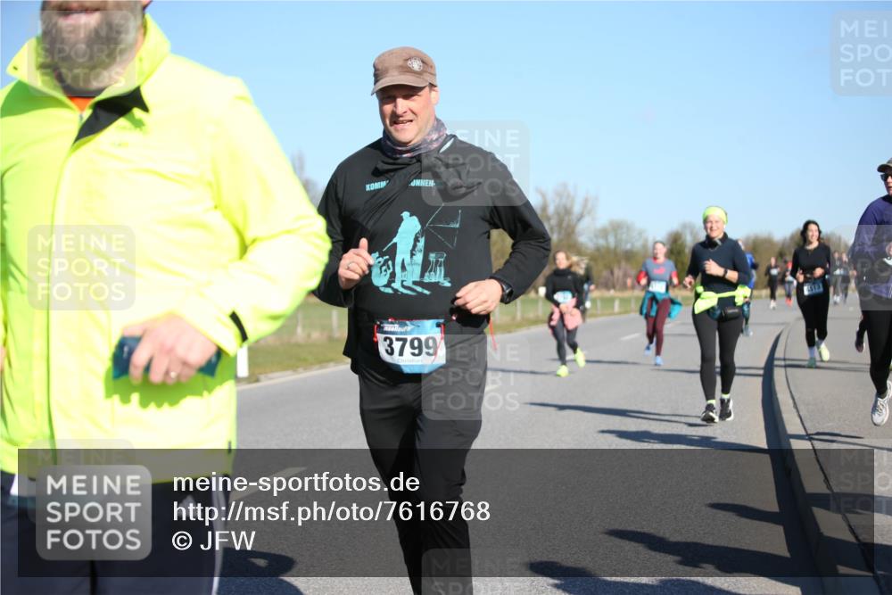 06.04.2025 - 44. Internationalen Wilhelmsburger Insellauf Jannik Wohlers http://msf.ph/oto/7616768 06.04.2025 09:39:31 Laufen 3799, 4513 meine-sportfotos.de