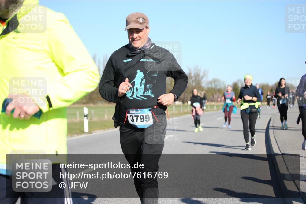 06.04.2025 - 44. Internationalen Wilhelmsburger Insellauf Jannik Wohlers http://msf.ph/oto/7616769 06.04.2025 09:39:31 Laufen 3799 meine-sportfotos.de