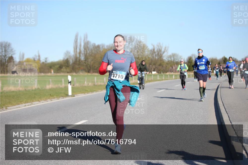 06.04.2025 - 44. Internationalen Wilhelmsburger Insellauf Jannik Wohlers http://msf.ph/oto/7616794 06.04.2025 09:39:37 Laufen 3710, 3372 meine-sportfotos.de