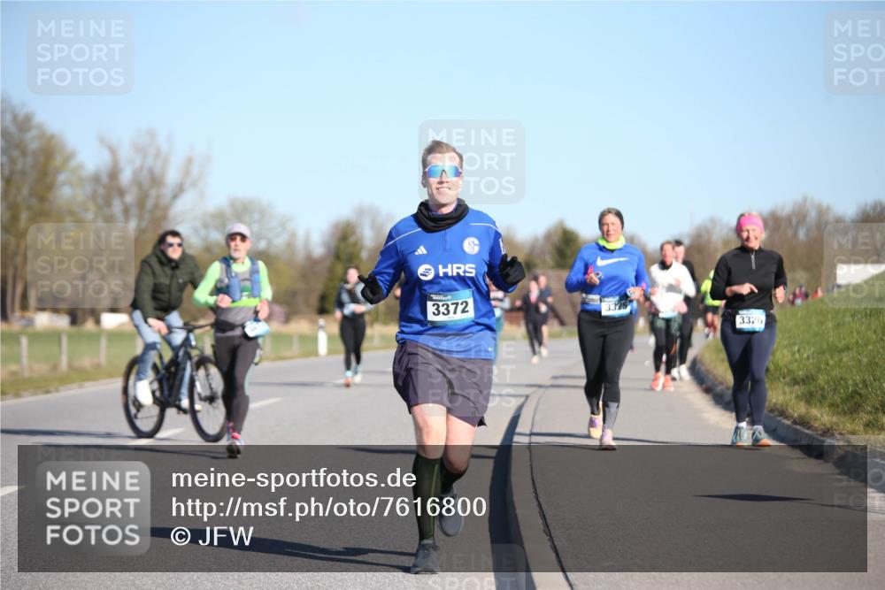 06.04.2025 - 44. Internationalen Wilhelmsburger Insellauf Jannik Wohlers http://msf.ph/oto/7616800 06.04.2025 09:39:39 Laufen 3372, 3325, 3326 meine-sportfotos.de