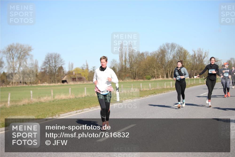 06.04.2025 - 44. Internationalen Wilhelmsburger Insellauf Jannik Wohlers http://msf.ph/oto/7616832 06.04.2025 09:39:49 Laufen 576, 40, 4151 meine-sportfotos.de