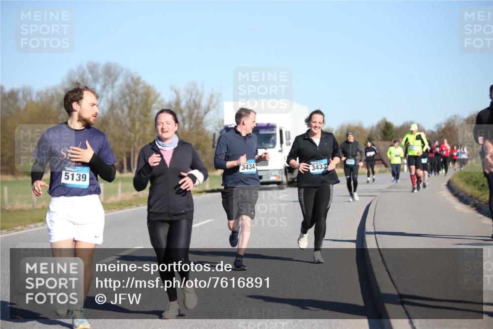 06.04.2025 - 44. Internationalen Wilhelmsburger Insellauf Jannik Wohlers http://msf.ph/oto/7616891 06.04.2025 09:39:58 Laufen 5139, 3434, 3433 meine-sportfotos.de