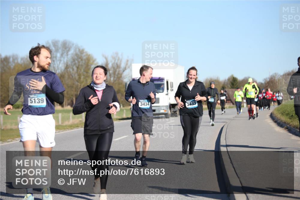 06.04.2025 - 44. Internationalen Wilhelmsburger Insellauf Jannik Wohlers http://msf.ph/oto/7616893 06.04.2025 09:39:58 Laufen 21, 097, 5139, 3434, 3433 meine-sportfotos.de