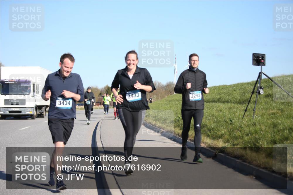 06.04.2025 - 44. Internationalen Wilhelmsburger Insellauf Jannik Wohlers http://msf.ph/oto/7616902 06.04.2025 09:40:00 Laufen 3434, 3433, 3494, 3293 meine-sportfotos.de