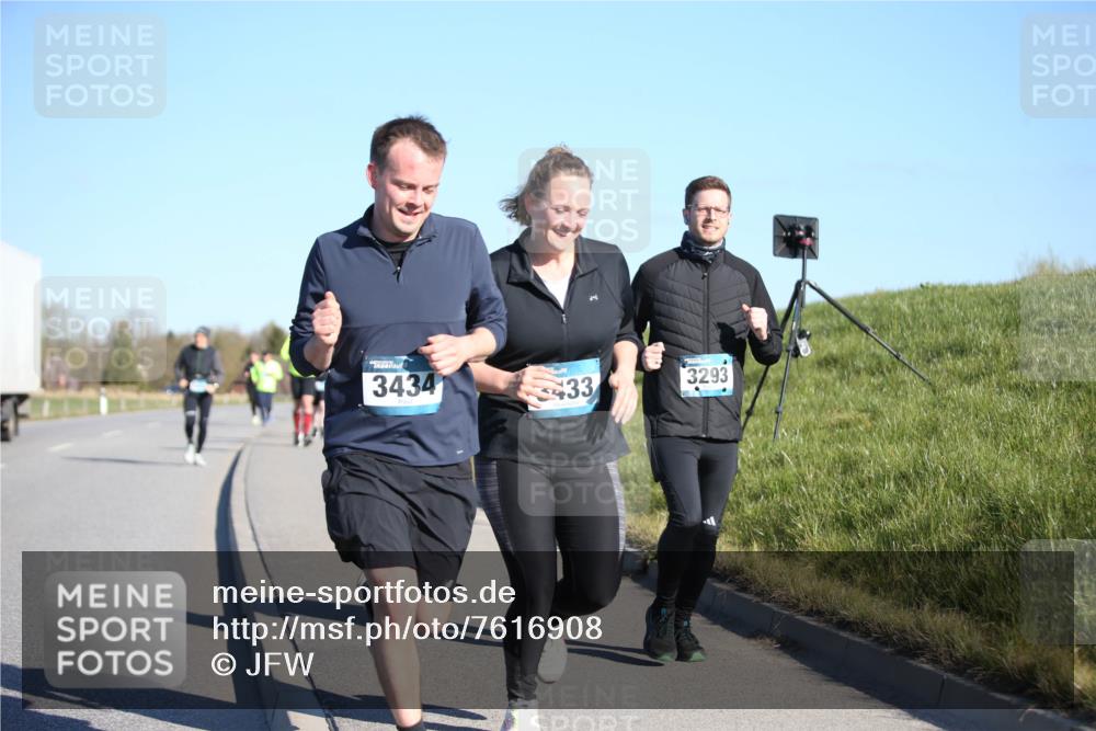 06.04.2025 - 44. Internationalen Wilhelmsburger Insellauf Jannik Wohlers http://msf.ph/oto/7616908 06.04.2025 09:40:01 Laufen 3434, 433, 3293 meine-sportfotos.de