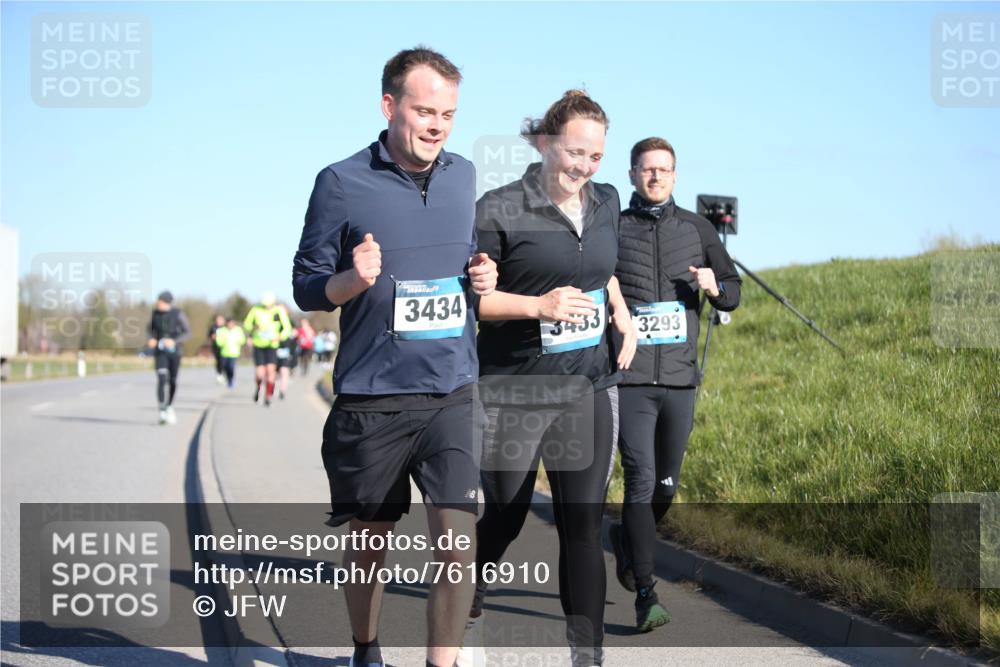 06.04.2025 - 44. Internationalen Wilhelmsburger Insellauf Jannik Wohlers http://msf.ph/oto/7616910 06.04.2025 09:40:01 Laufen 3434, 3433, 3293 meine-sportfotos.de