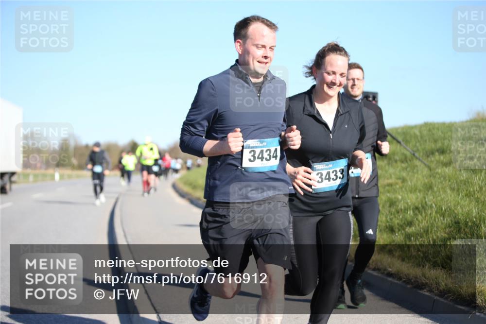 06.04.2025 - 44. Internationalen Wilhelmsburger Insellauf Jannik Wohlers http://msf.ph/oto/7616912 06.04.2025 09:40:01 Laufen 3434, 3433 meine-sportfotos.de