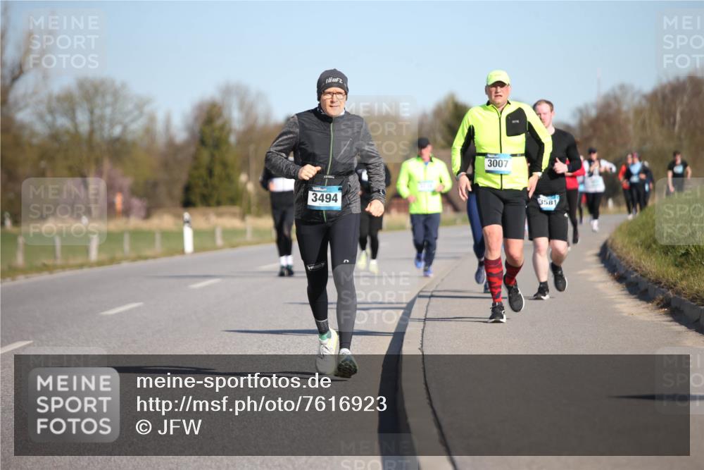 06.04.2025 - 44. Internationalen Wilhelmsburger Insellauf Jannik Wohlers http://msf.ph/oto/7616923 06.04.2025 09:40:04 Laufen 3494, 3007, 3581 meine-sportfotos.de