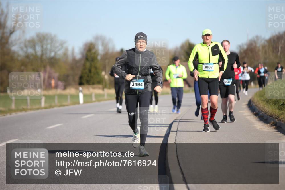 06.04.2025 - 44. Internationalen Wilhelmsburger Insellauf Jannik Wohlers http://msf.ph/oto/7616924 06.04.2025 09:40:04 Laufen 3494, 3007, 3581 meine-sportfotos.de