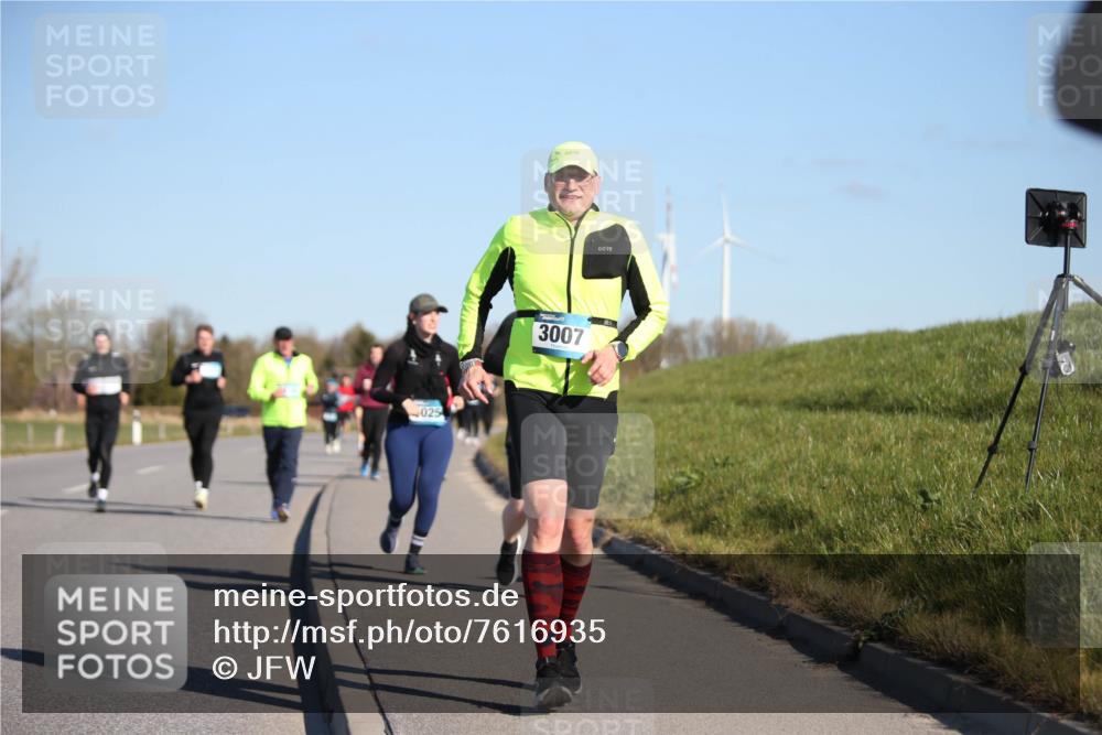 06.04.2025 - 44. Internationalen Wilhelmsburger Insellauf Jannik Wohlers http://msf.ph/oto/7616935 06.04.2025 09:40:11 Laufen 025, 3007 meine-sportfotos.de