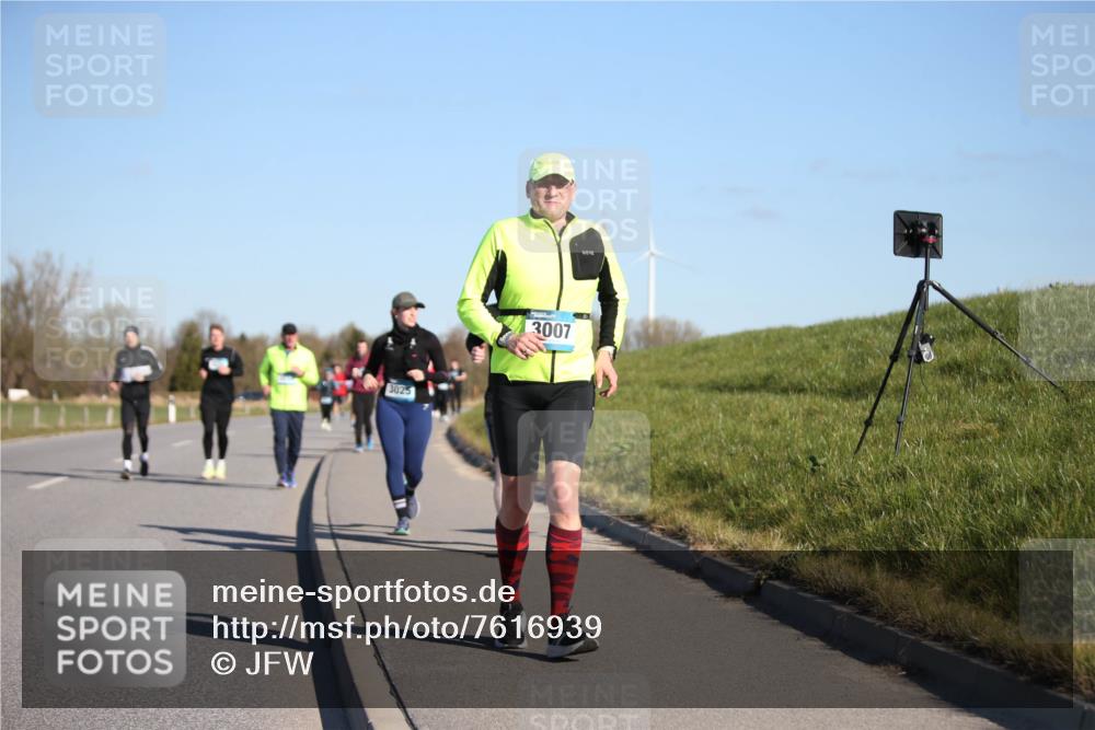 06.04.2025 - 44. Internationalen Wilhelmsburger Insellauf Jannik Wohlers http://msf.ph/oto/7616939 06.04.2025 09:40:11 Laufen 3025, 3007 meine-sportfotos.de