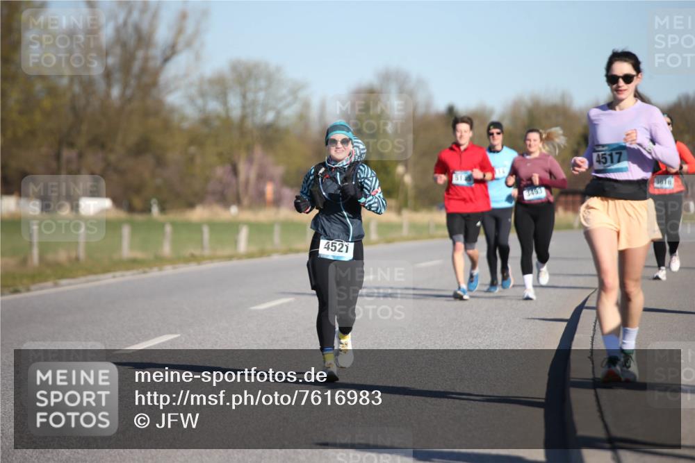 06.04.2025 - 44. Internationalen Wilhelmsburger Insellauf Jannik Wohlers http://msf.ph/oto/7616983 06.04.2025 09:40:24 Laufen 4521, 3493, 4517, 3618 meine-sportfotos.de