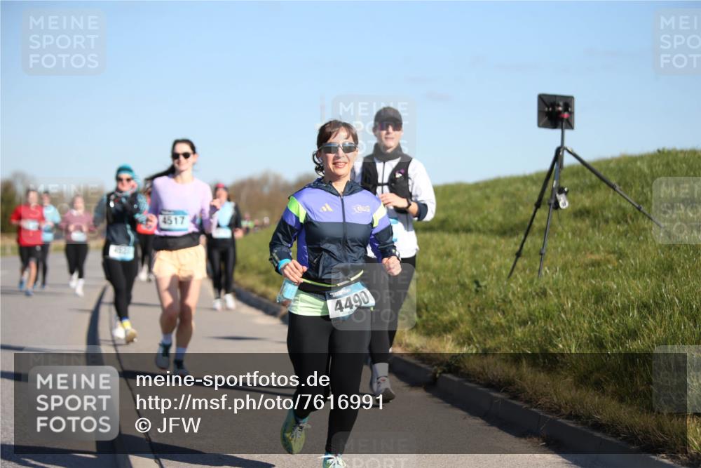 06.04.2025 - 44. Internationalen Wilhelmsburger Insellauf Jannik Wohlers http://msf.ph/oto/7616991 06.04.2025 09:40:27 Laufen 4621, 4517, 4490 meine-sportfotos.de