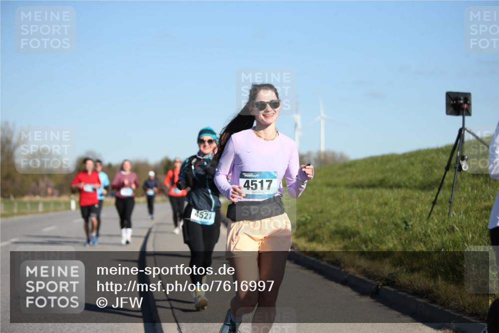 06.04.2025 - 44. Internationalen Wilhelmsburger Insellauf Jannik Wohlers http://msf.ph/oto/7616997 06.04.2025 09:40:29 Laufen 4521, 4517 meine-sportfotos.de
