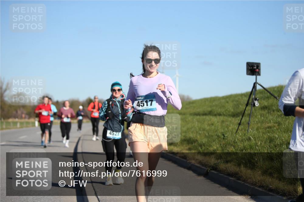 06.04.2025 - 44. Internationalen Wilhelmsburger Insellauf Jannik Wohlers http://msf.ph/oto/7616999 06.04.2025 09:40:29 Laufen 4521, 4517 meine-sportfotos.de