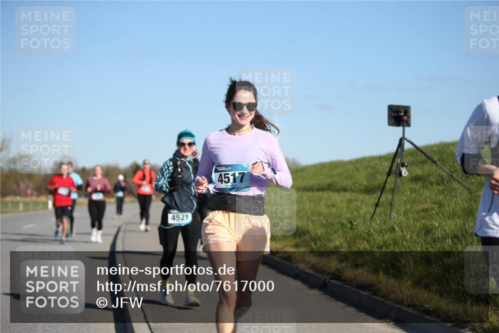 06.04.2025 - 44. Internationalen Wilhelmsburger Insellauf Jannik Wohlers http://msf.ph/oto/7617000 06.04.2025 09:40:29 Laufen 4521, 4517 meine-sportfotos.de