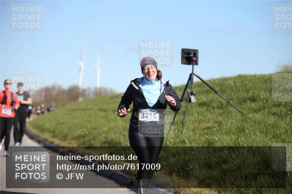 06.04.2025 - 44. Internationalen Wilhelmsburger Insellauf Jannik Wohlers http://msf.ph/oto/7617009 06.04.2025 09:40:32 Laufen 3210 meine-sportfotos.de