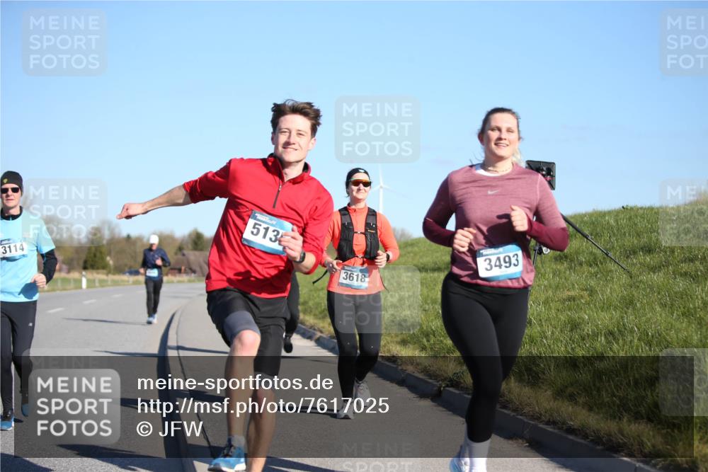 06.04.2025 - 44. Internationalen Wilhelmsburger Insellauf Jannik Wohlers http://msf.ph/oto/7617025 06.04.2025 09:40:36 Laufen 3114, 513, 3493, 3618 meine-sportfotos.de