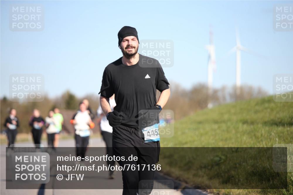 06.04.2025 - 44. Internationalen Wilhelmsburger Insellauf Jannik Wohlers http://msf.ph/oto/7617136 06.04.2025 09:41:13 Laufen 445 meine-sportfotos.de