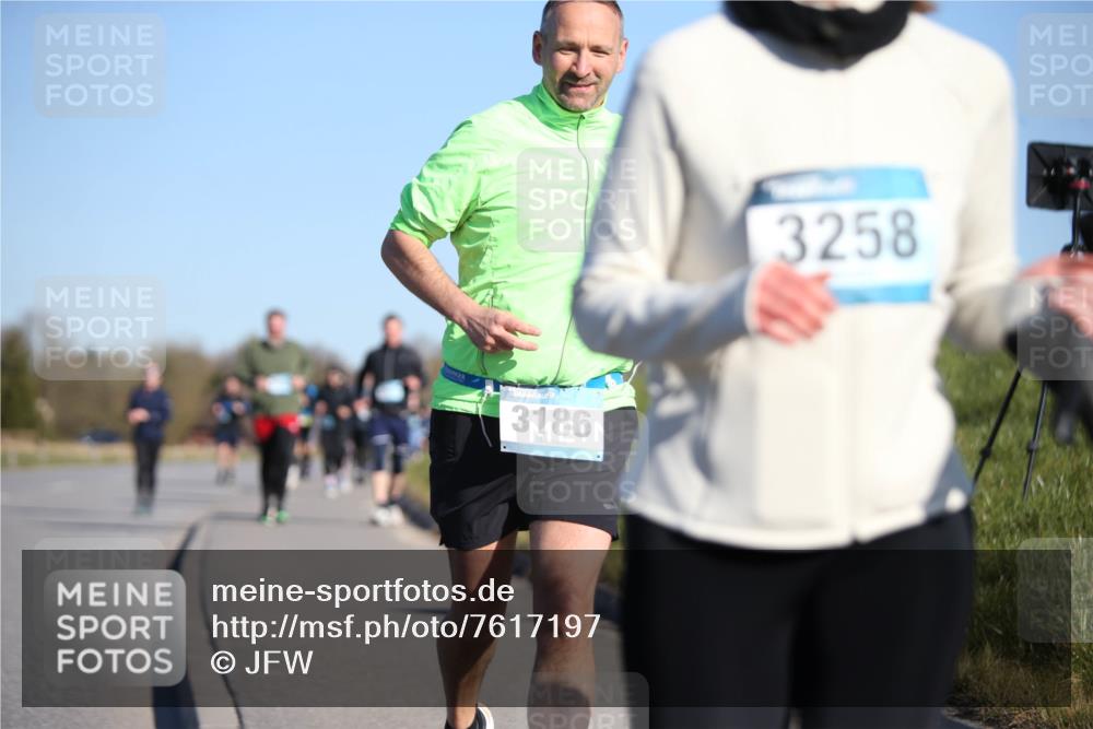 06.04.2025 - 44. Internationalen Wilhelmsburger Insellauf Jannik Wohlers http://msf.ph/oto/7617197 06.04.2025 09:41:32 Laufen 3186, 3258 meine-sportfotos.de