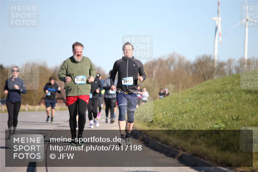 06.04.2025 - 44. Internationalen Wilhelmsburger Insellauf Jannik Wohlers http://msf.ph/oto/7617198 06.04.2025 09:41:34 Laufen 3895, 3910 meine-sportfotos.de