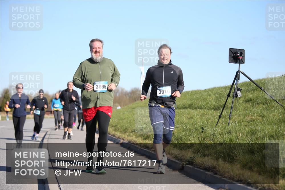 06.04.2025 - 44. Internationalen Wilhelmsburger Insellauf Jannik Wohlers http://msf.ph/oto/7617217 06.04.2025 09:41:40 Laufen 3895, 3910 meine-sportfotos.de