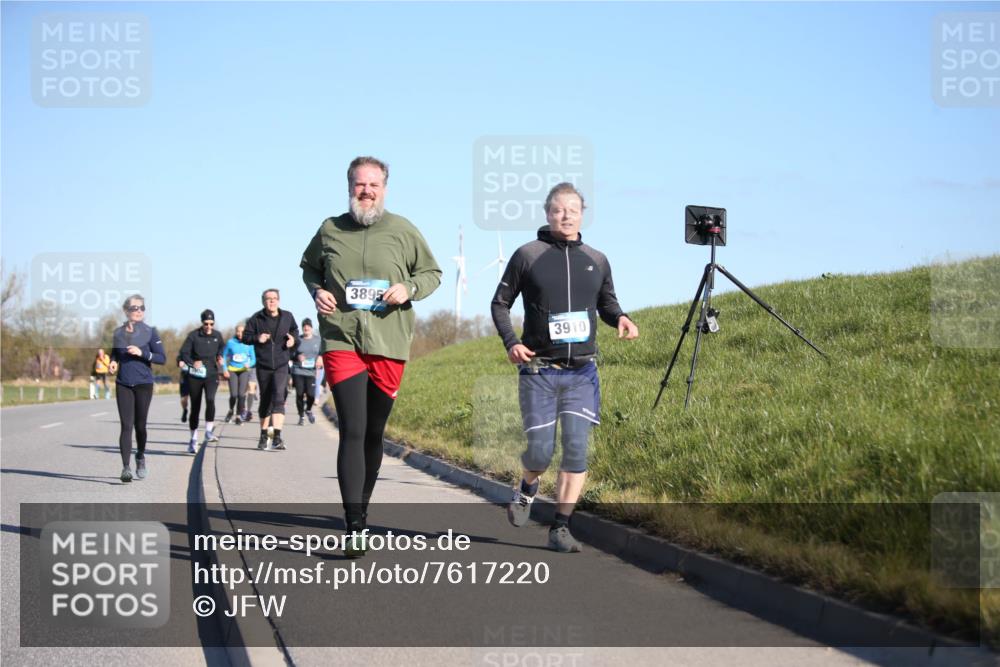06.04.2025 - 44. Internationalen Wilhelmsburger Insellauf Jannik Wohlers http://msf.ph/oto/7617220 06.04.2025 09:41:40 Laufen 3895, 3910 meine-sportfotos.de