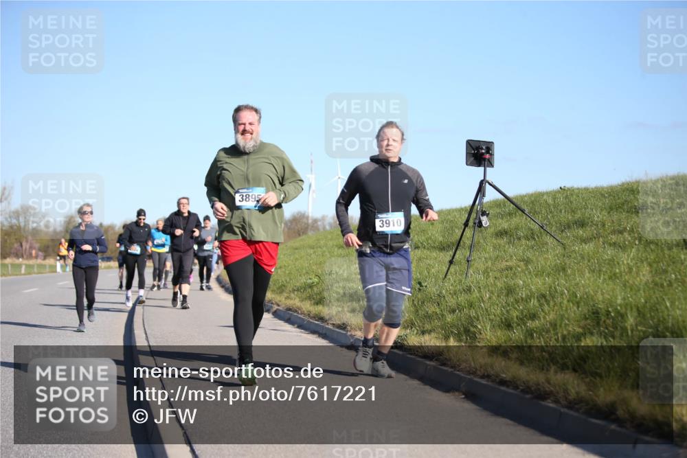 06.04.2025 - 44. Internationalen Wilhelmsburger Insellauf Jannik Wohlers http://msf.ph/oto/7617221 06.04.2025 09:41:40 Laufen 3895, 3910 meine-sportfotos.de