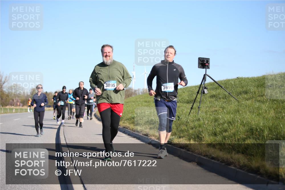 06.04.2025 - 44. Internationalen Wilhelmsburger Insellauf Jannik Wohlers http://msf.ph/oto/7617222 06.04.2025 09:41:40 Laufen 3895, 3910 meine-sportfotos.de