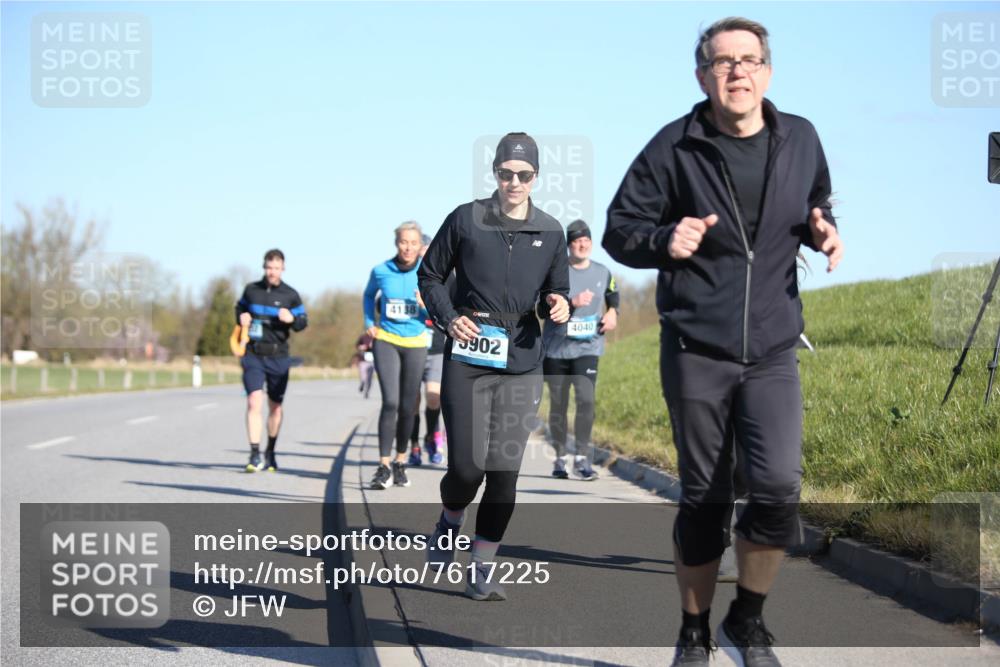 06.04.2025 - 44. Internationalen Wilhelmsburger Insellauf Jannik Wohlers http://msf.ph/oto/7617225 06.04.2025 09:41:46 Laufen 4138, 902, 4040 meine-sportfotos.de