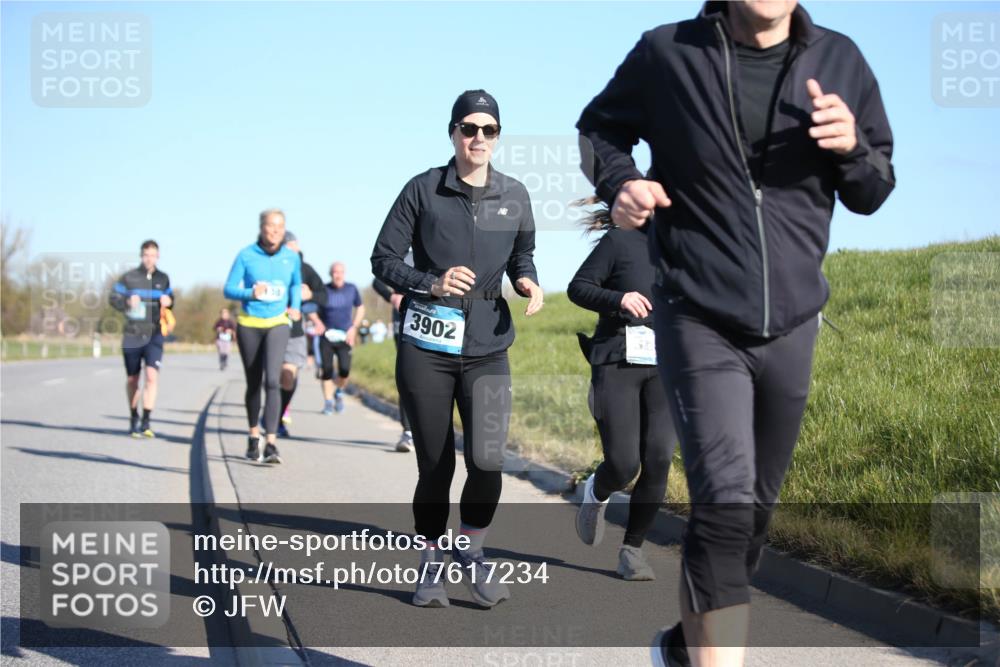 06.04.2025 - 44. Internationalen Wilhelmsburger Insellauf Jannik Wohlers http://msf.ph/oto/7617234 06.04.2025 09:41:47 Laufen 3902 meine-sportfotos.de
