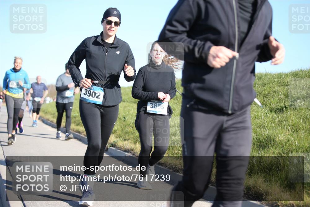 06.04.2025 - 44. Internationalen Wilhelmsburger Insellauf Jannik Wohlers http://msf.ph/oto/7617239 06.04.2025 09:41:48 Laufen 4138, 4040, 3902, 385 meine-sportfotos.de