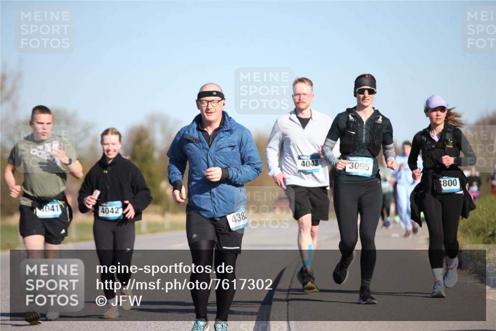 06.04.2025 - 44. Internationalen Wilhelmsburger Insellauf Jannik Wohlers http://msf.ph/oto/7617302 06.04.2025 09:42:08 Laufen 4041, 4042, 4382, 4043, 3095, 800 meine-sportfotos.de