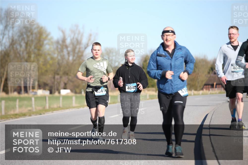 06.04.2025 - 44. Internationalen Wilhelmsburger Insellauf Jannik Wohlers http://msf.ph/oto/7617308 06.04.2025 09:42:09 Laufen 4041, 4042, 438, 4045 meine-sportfotos.de