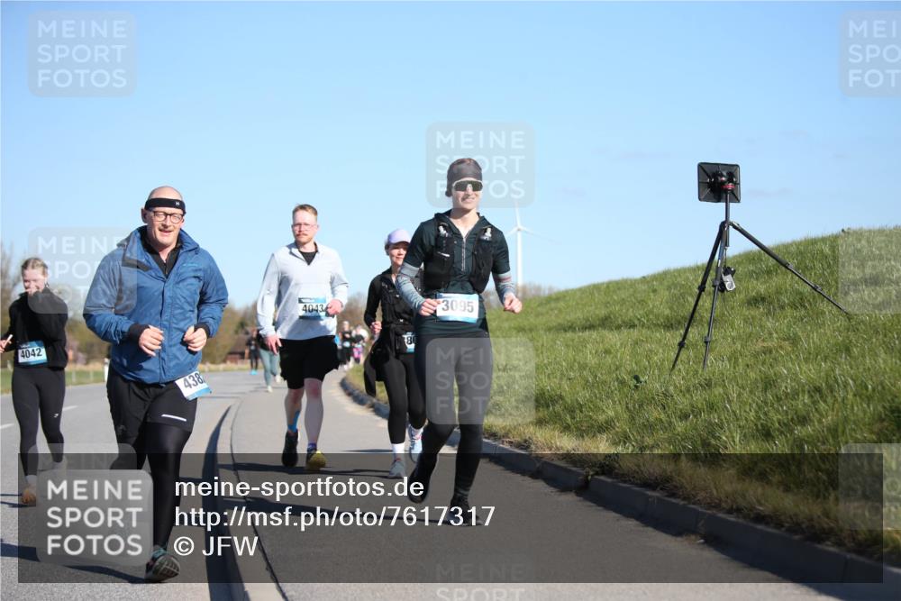 06.04.2025 - 44. Internationalen Wilhelmsburger Insellauf Jannik Wohlers http://msf.ph/oto/7617317 06.04.2025 09:42:12 Laufen 4042, 438, 4043, 80, 3095 meine-sportfotos.de