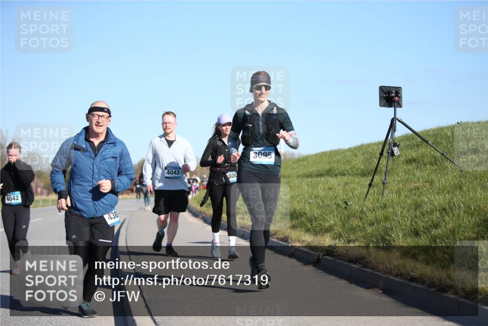 06.04.2025 - 44. Internationalen Wilhelmsburger Insellauf Jannik Wohlers http://msf.ph/oto/7617319 06.04.2025 09:42:12 Laufen 4042, 438, 4043, 800, 3095 meine-sportfotos.de