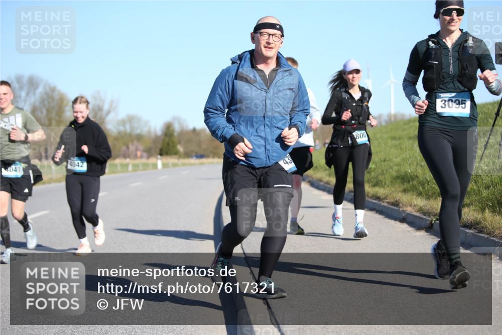 06.04.2025 - 44. Internationalen Wilhelmsburger Insellauf Jannik Wohlers http://msf.ph/oto/7617321 06.04.2025 09:42:12 Laufen 4042, 041, 43, 800, 3095 meine-sportfotos.de