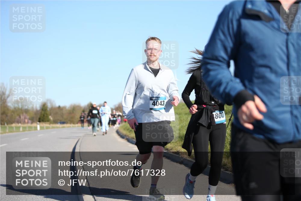 06.04.2025 - 44. Internationalen Wilhelmsburger Insellauf Jannik Wohlers http://msf.ph/oto/7617328 06.04.2025 09:42:14 Laufen 4043, 800 meine-sportfotos.de