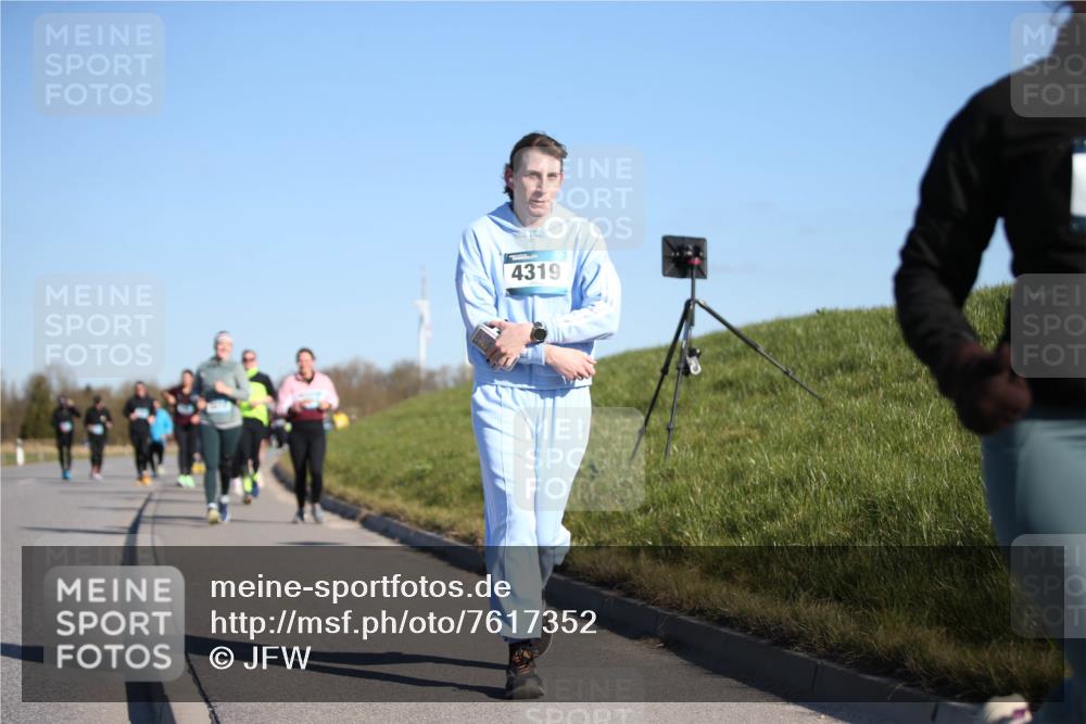 06.04.2025 - 44. Internationalen Wilhelmsburger Insellauf Jannik Wohlers http://msf.ph/oto/7617352 06.04.2025 09:42:26 Laufen 4319 meine-sportfotos.de