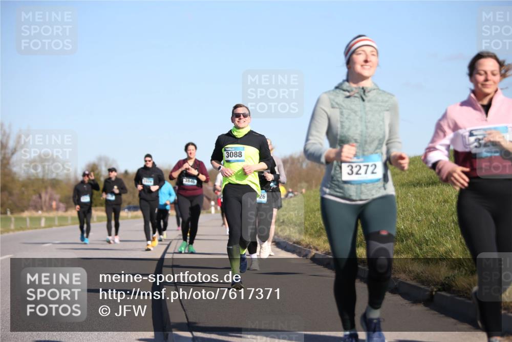 06.04.2025 - 44. Internationalen Wilhelmsburger Insellauf Jannik Wohlers http://msf.ph/oto/7617371 06.04.2025 09:42:30 Laufen 3846, 3088, 26, 3272 meine-sportfotos.de