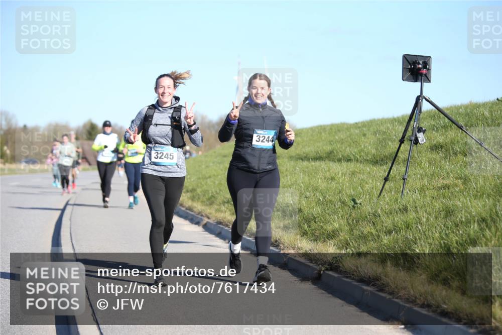 06.04.2025 - 44. Internationalen Wilhelmsburger Insellauf Jannik Wohlers http://msf.ph/oto/7617434 06.04.2025 09:42:49 Laufen 3245, 3244 meine-sportfotos.de