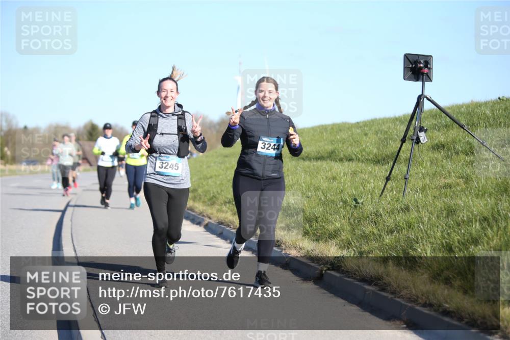 06.04.2025 - 44. Internationalen Wilhelmsburger Insellauf Jannik Wohlers http://msf.ph/oto/7617435 06.04.2025 09:42:49 Laufen 3245, 3244 meine-sportfotos.de